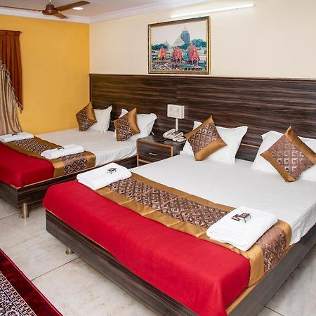 Vrindavan Comfort Inn Haïdarabad Extérieur photo